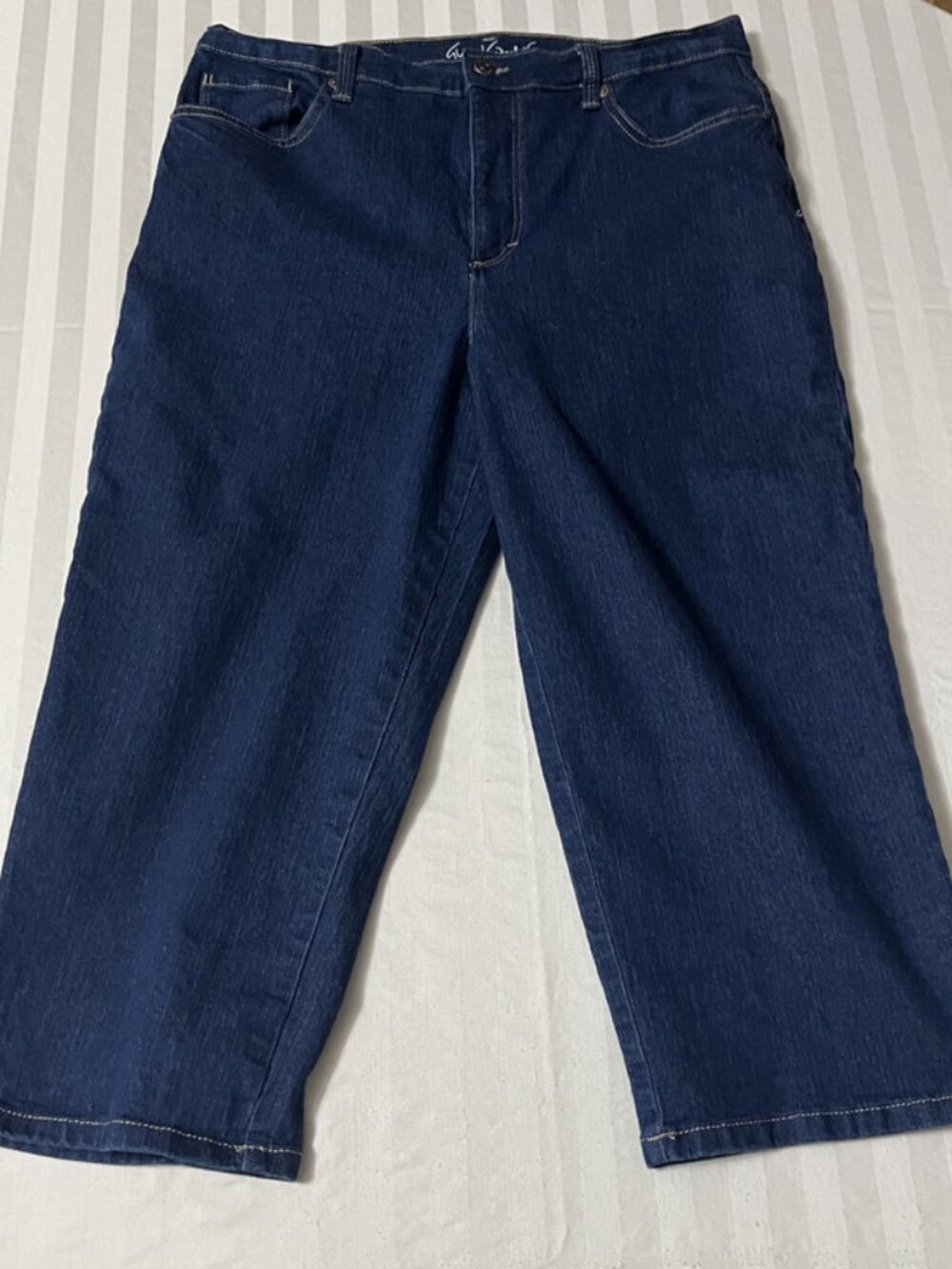 Gloria Vanderbilt Women’s Size 14 Amanda Slimming Jean Stretch  Bermuda’s